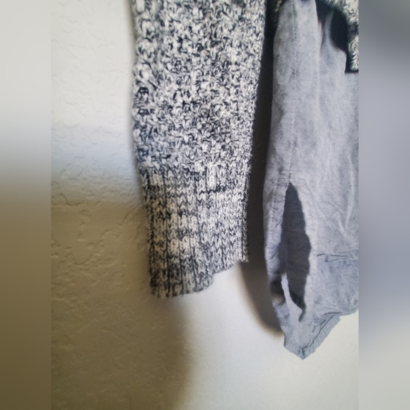 Banana Republic Wool Sweater - Picture 4 of 5